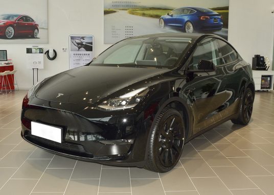 tesla-model-y-2021-standard-range-rear-wheel-drive-version-1